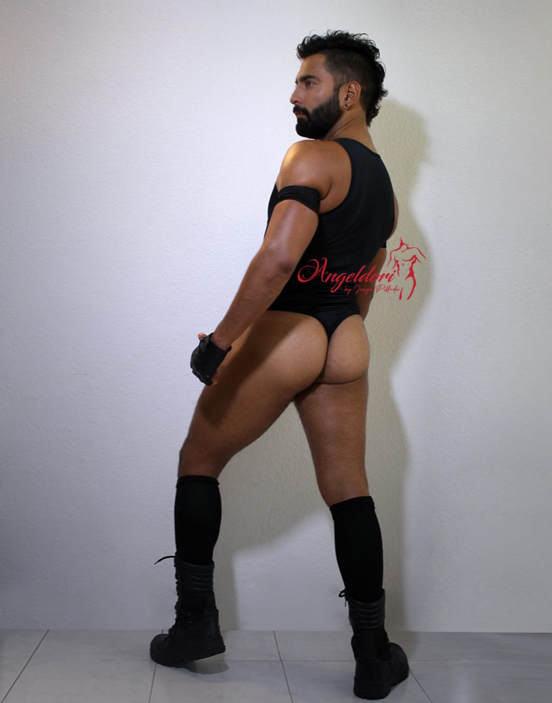 Body V negro